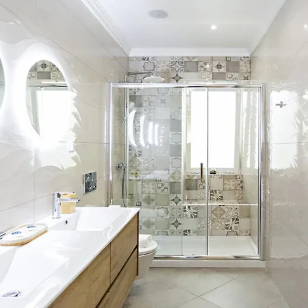 아파트 Blue Peacock